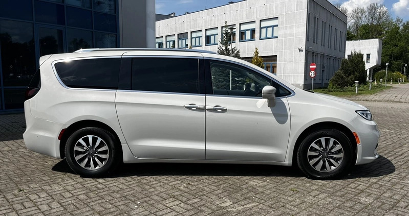 Chrysler Pacifica cena 179000 przebieg: 86000, rok produkcji 2021 z Łaszczów małe 781